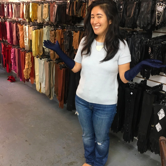 Meet your Posher, Beth ♡ - Picture 2 of 3